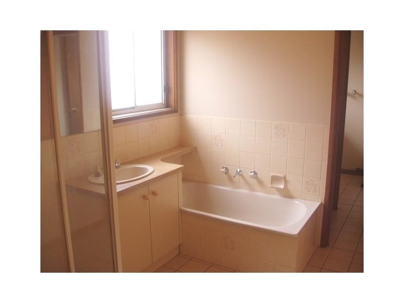 2,43-45 Tucker Street, Breakwater VIC 3219