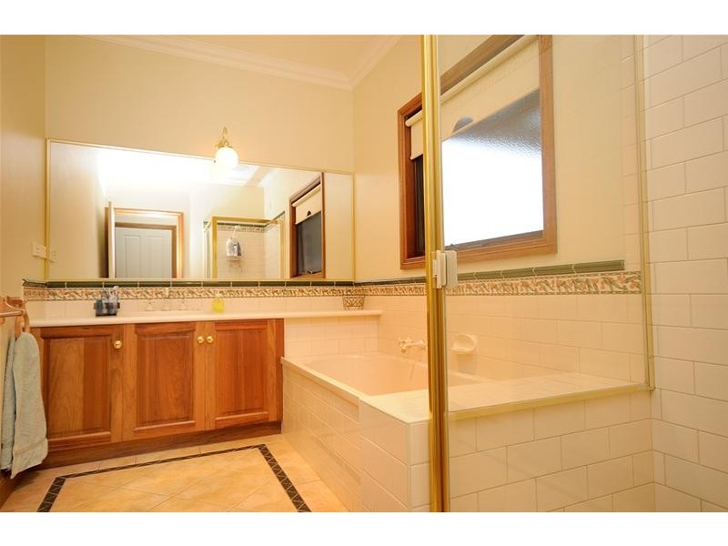 3 Darvel Court, Leopold VIC 3224