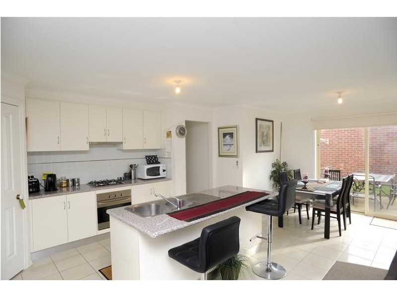 2/30 Trumper Crescent, Leopold VIC 3224