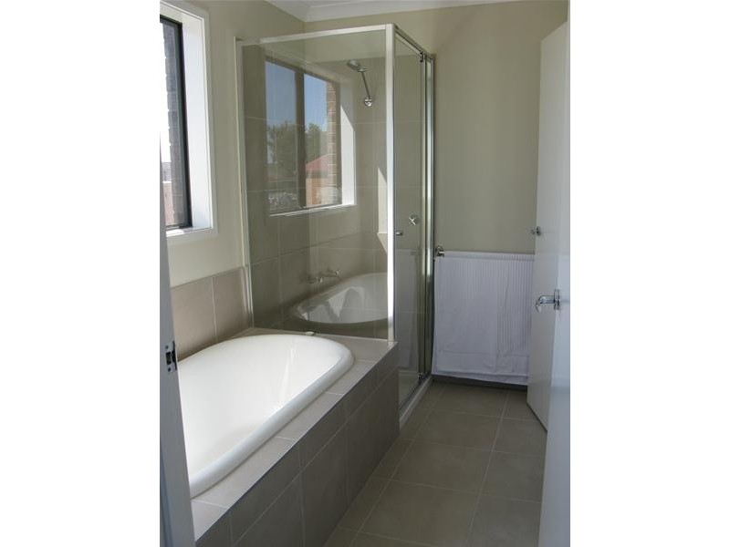 2/18 Ferguson Road, Leopold VIC 3224