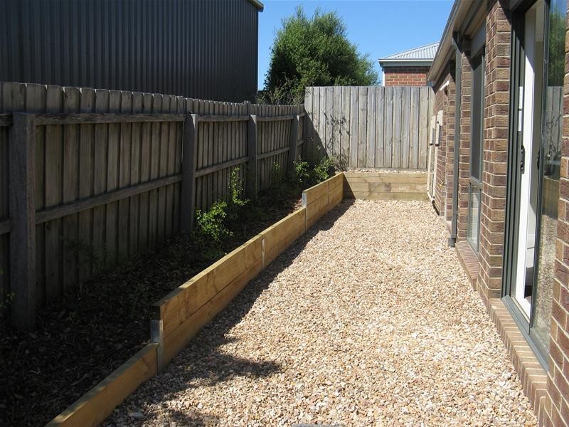 2/18 Ferguson Road, Leopold VIC 3224