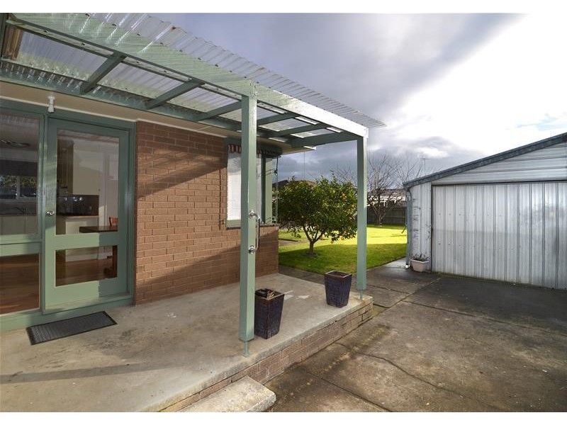 10 Helms Street, Newcomb VIC 3219