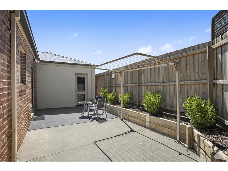 2/60 Warrawee Road, Leopold VIC 3224