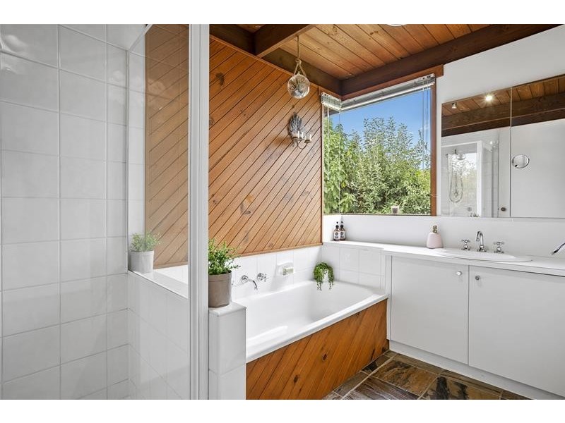 42 Darrambal Crescent, Leopold VIC 3224