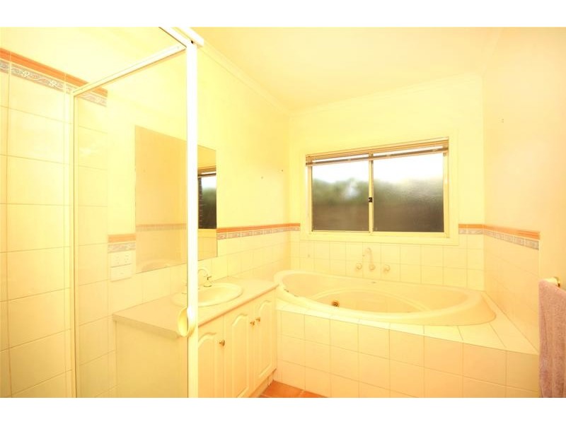 10 Canowindra Way, Leopold VIC 3224