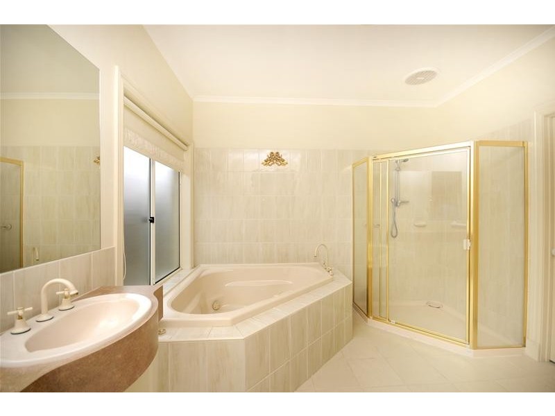 15 Heywood Court, Leopold VIC 3224