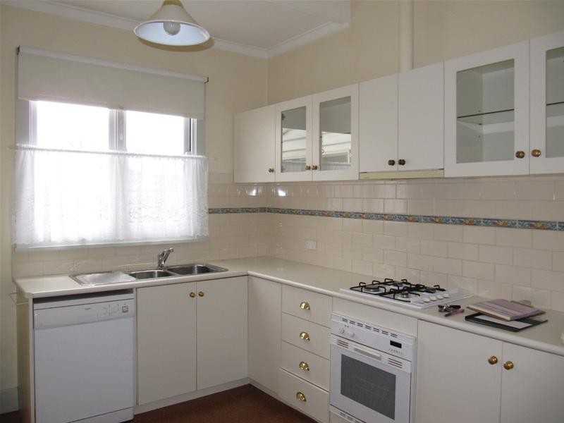 8 Lindon Street, East Geelong VIC 3219