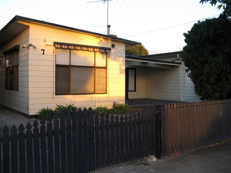 7 Ash Road, Leopold VIC 3224