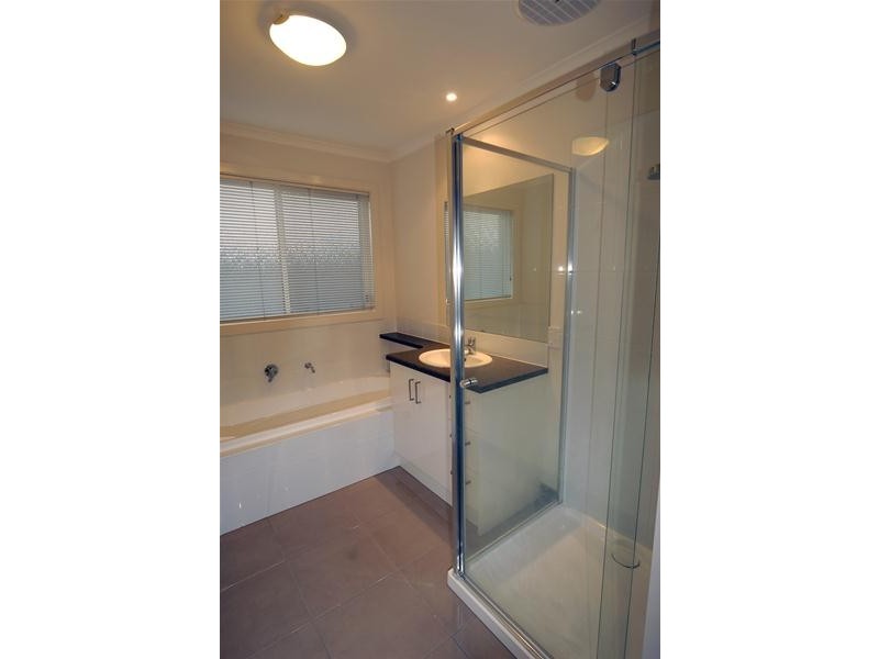 2 Farmland Lane, Leopold VIC 3224