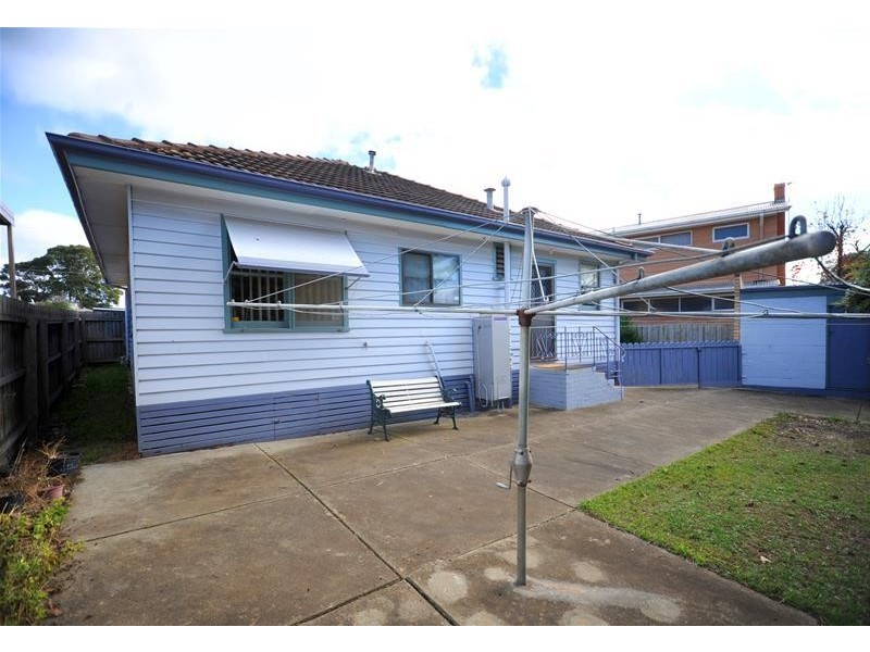 4 Harvey Avenue, Herne Hill VIC 3218