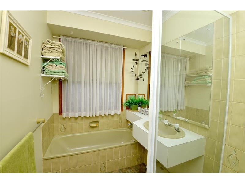 21 Woodleigh Close, Leopold VIC 3224