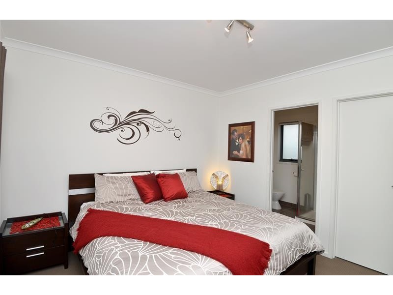 2/62 Burlington Crescent, Leopold VIC 3224