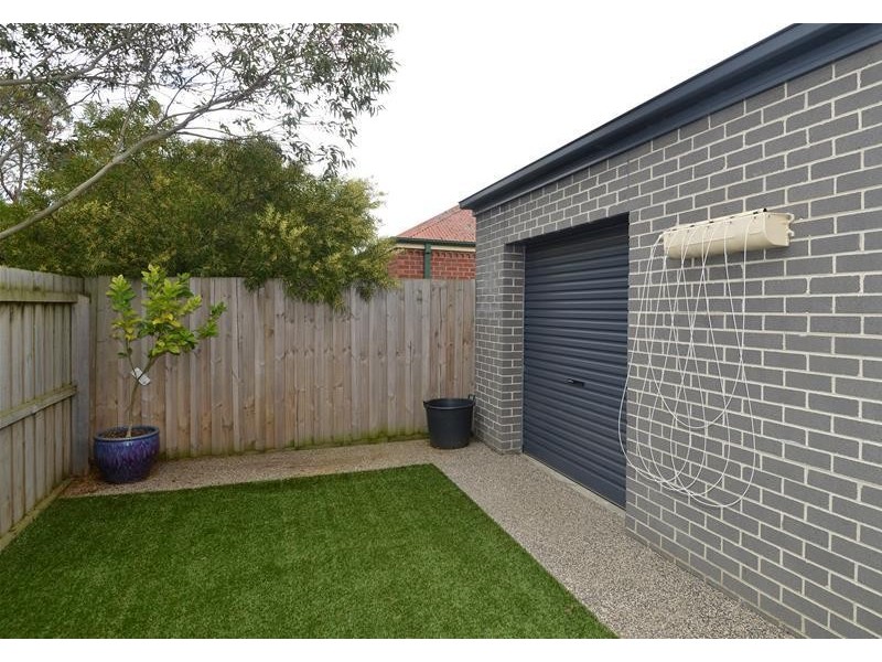 2/62 Burlington Crescent, Leopold VIC 3224