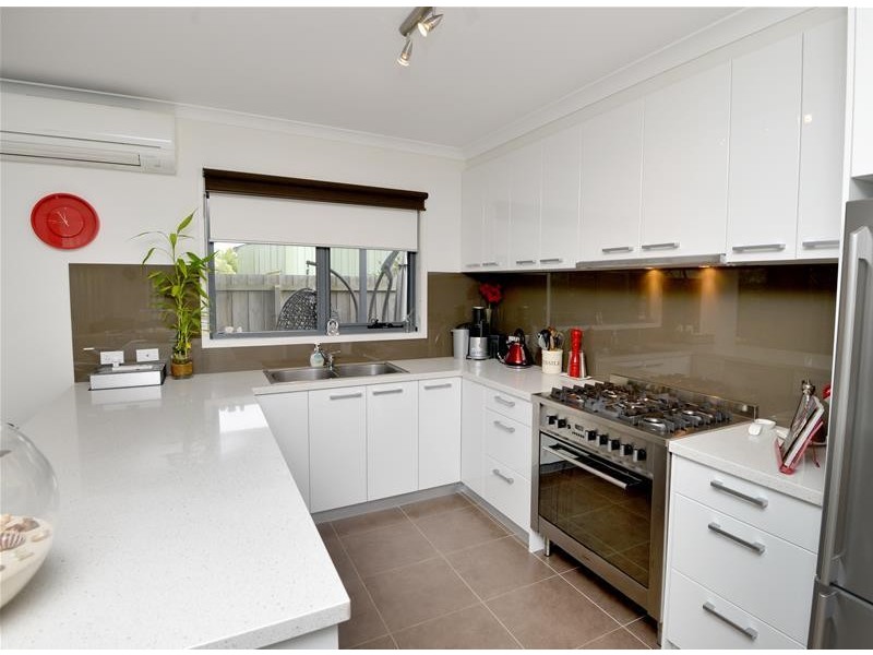 2/62 Burlington Crescent, Leopold VIC 3224