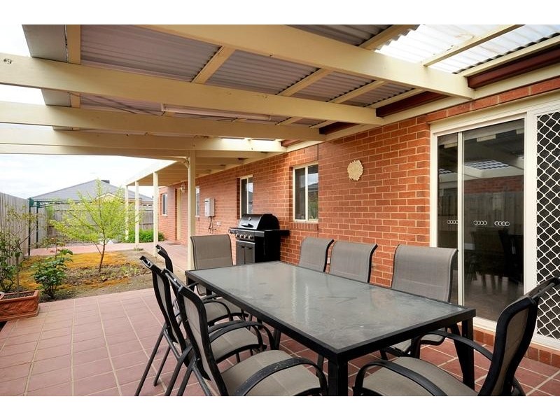 2 Morrow Crescent, Leopold VIC 3224