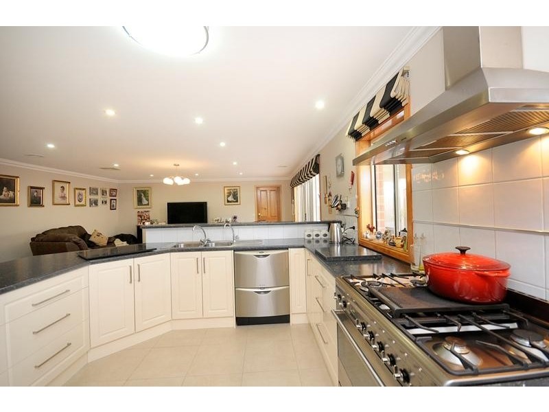 2 Morrow Crescent, Leopold VIC 3224