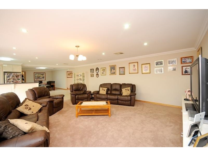 2 Morrow Crescent, Leopold VIC 3224