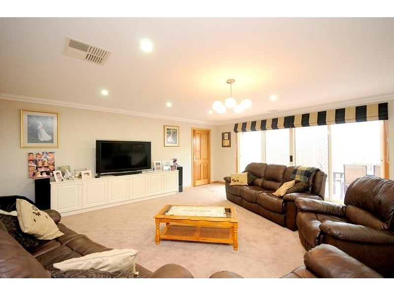 2 Morrow Crescent, Leopold VIC 3224