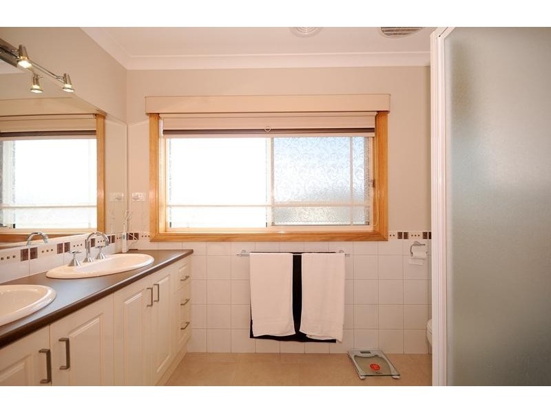 2 Morrow Crescent, Leopold VIC 3224