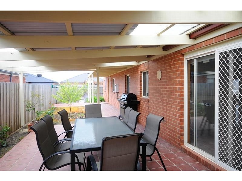 2 Morrow Crescent, Leopold VIC 3224