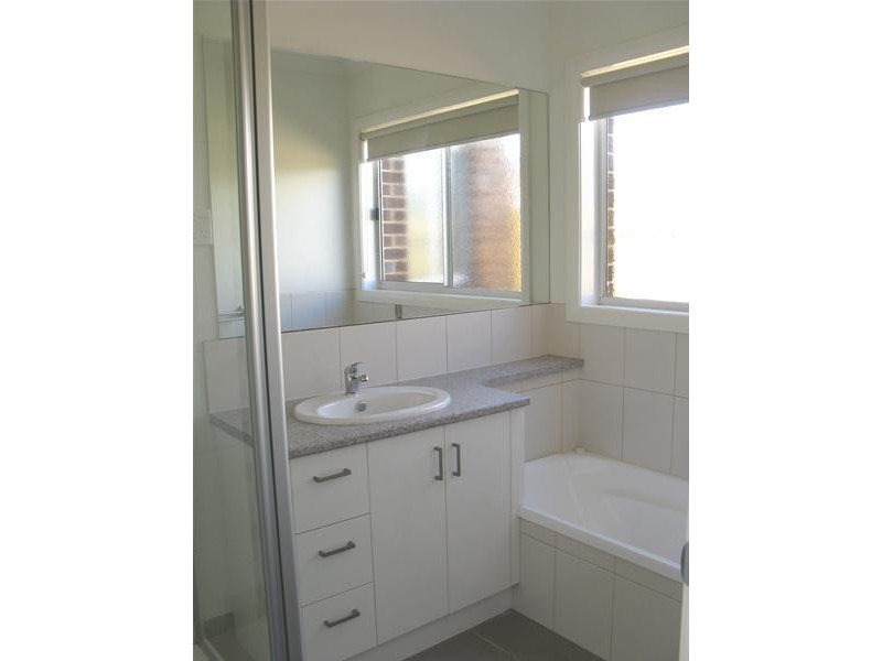 2/1 Allambie Street, Leopold VIC 3224