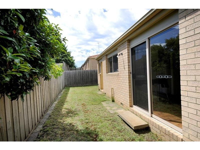 2/7 Dendle Street, Leopold VIC 3224