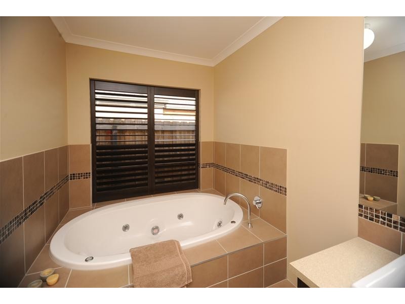 32 Pollard Drive, Leopold VIC 3224