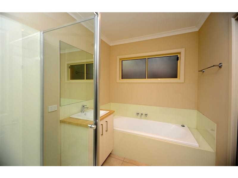 2/6 William Street, Leopold VIC 3224