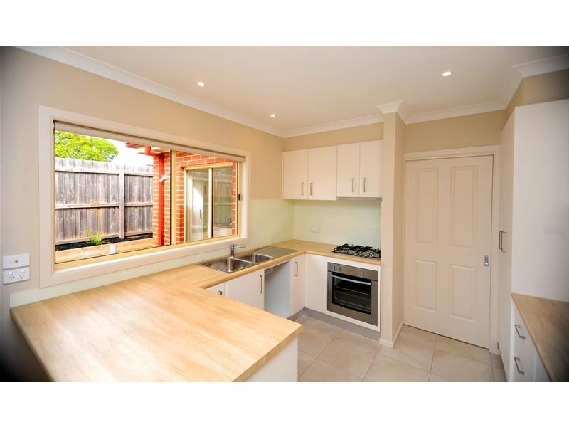 2/6 William Street, Leopold VIC 3224