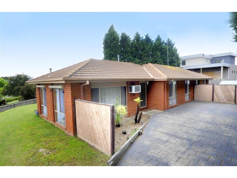 8 Viewbay Drive, Leopold VIC 3224