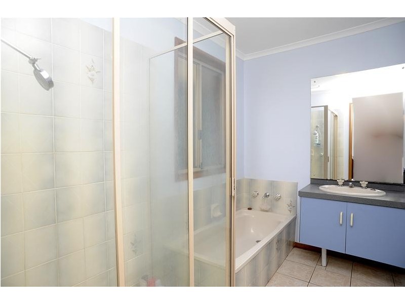 8 Viewbay Drive, Leopold VIC 3224