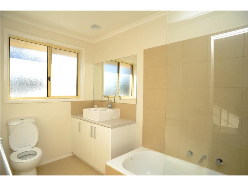 4 Reta Close, Leopold VIC 3224