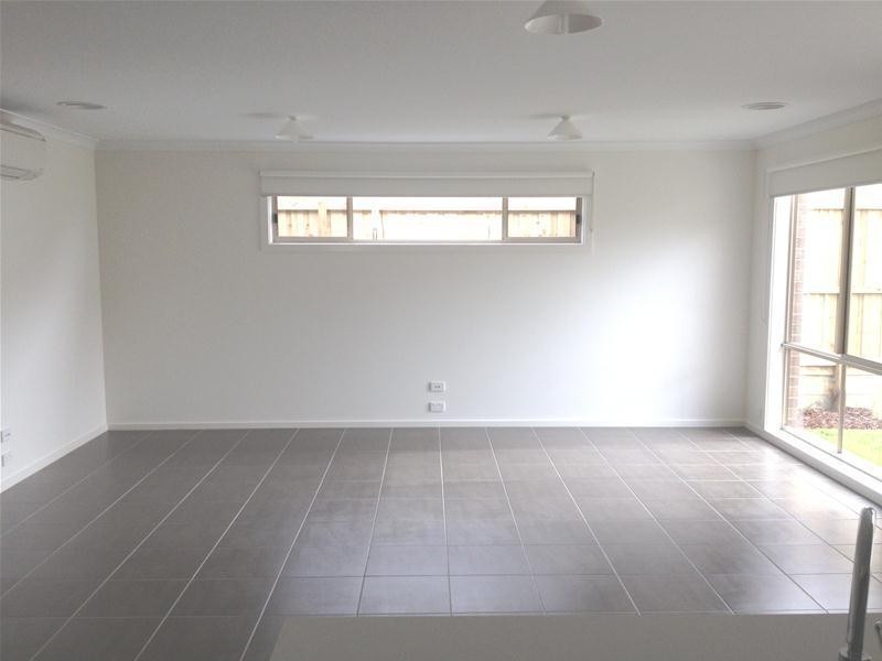 12 Hinchcliff Crescent, Newcomb VIC 3219