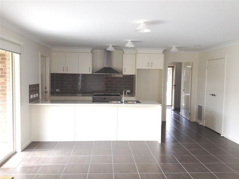 12 Hinchcliff Crescent, Newcomb VIC 3219