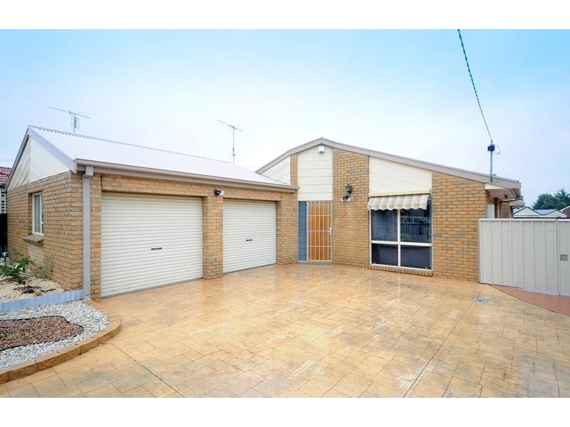 70 Burlington Crescent, Leopold VIC 3224