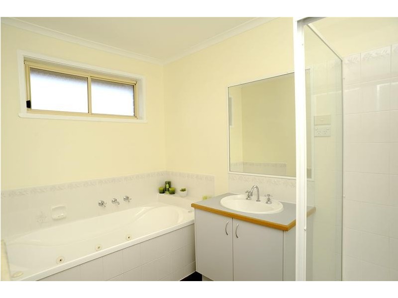 4 Washington Gardens, Leopold VIC 3224