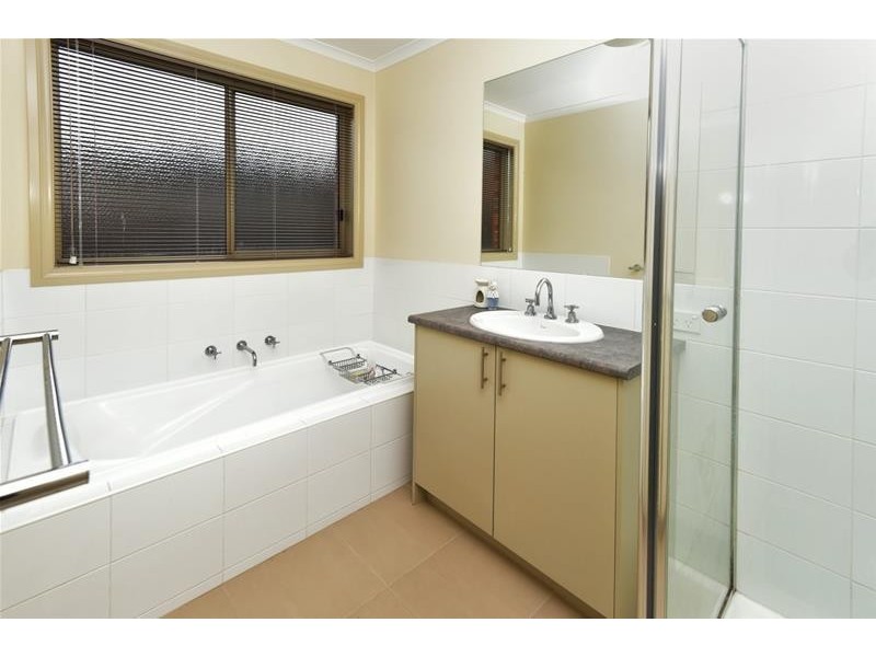 18 Hoddle Drive, Leopold VIC 3224