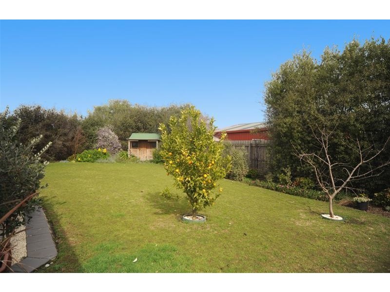 28 Balmoral Gardens, Leopold VIC 3224