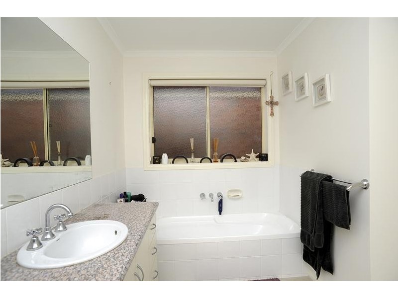 2/30 Trumper Crescent, Leopold VIC 3224