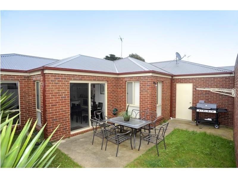 2/30 Trumper Crescent, Leopold VIC 3224