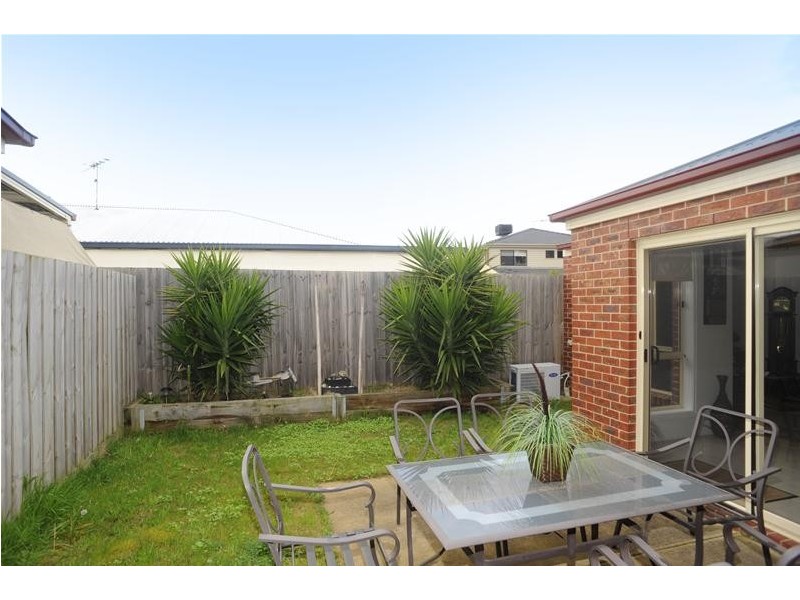 2/30 Trumper Crescent, Leopold VIC 3224