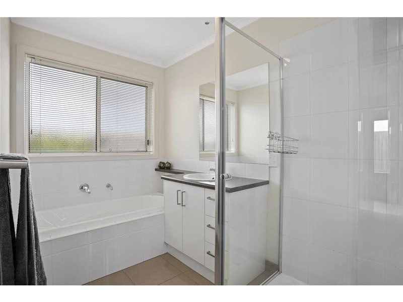 2 Farmland Lane, Leopold VIC 3224