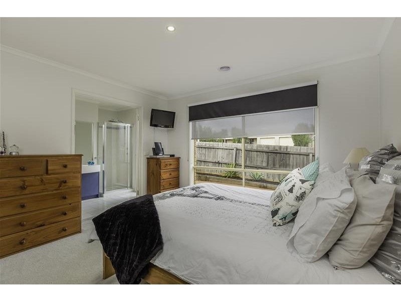 40 Huon Crescent, Leopold VIC 3224
