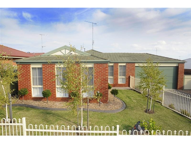 9 Pine Grove, Leopold VIC 3224