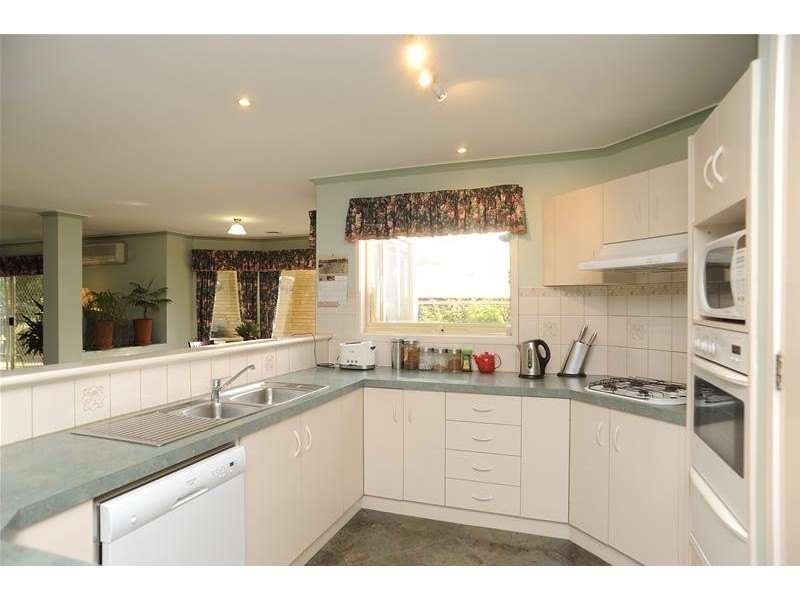 9 Pine Grove, Leopold VIC 3224