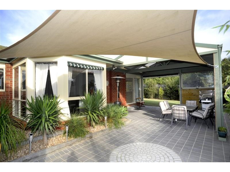 9 Pine Grove, Leopold VIC 3224