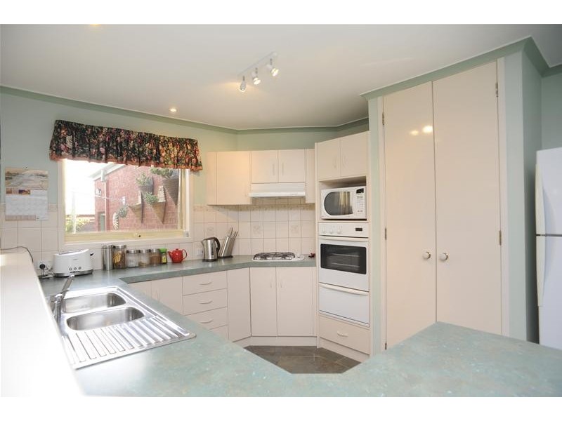 9 Pine Grove, Leopold VIC 3224