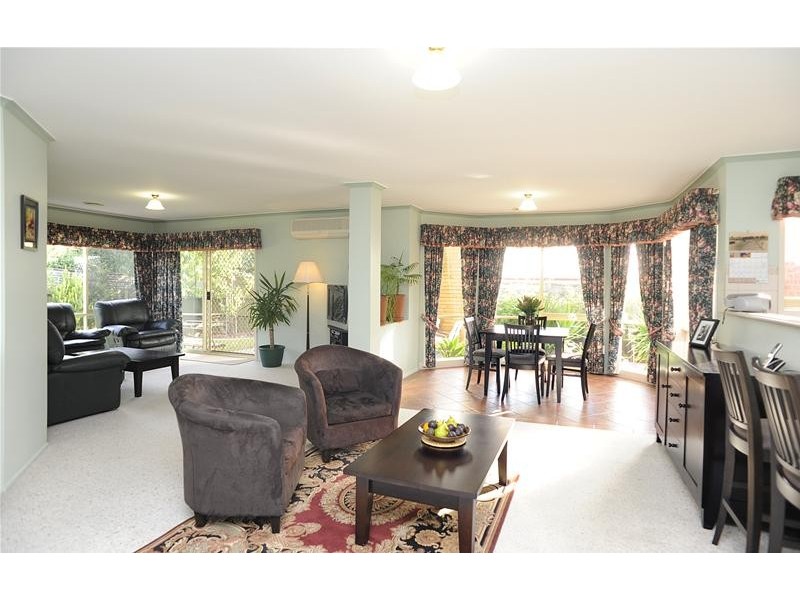 9 Pine Grove, Leopold VIC 3224