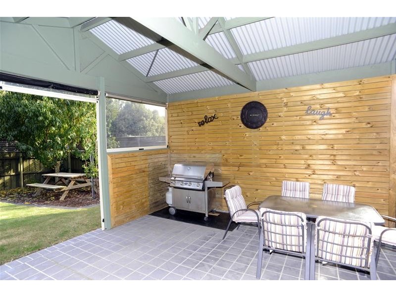 9 Pine Grove, Leopold VIC 3224