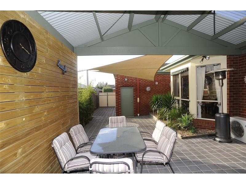 9 Pine Grove, Leopold VIC 3224